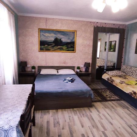 Міні Квартал Hotel Yahotyn Exterior photo