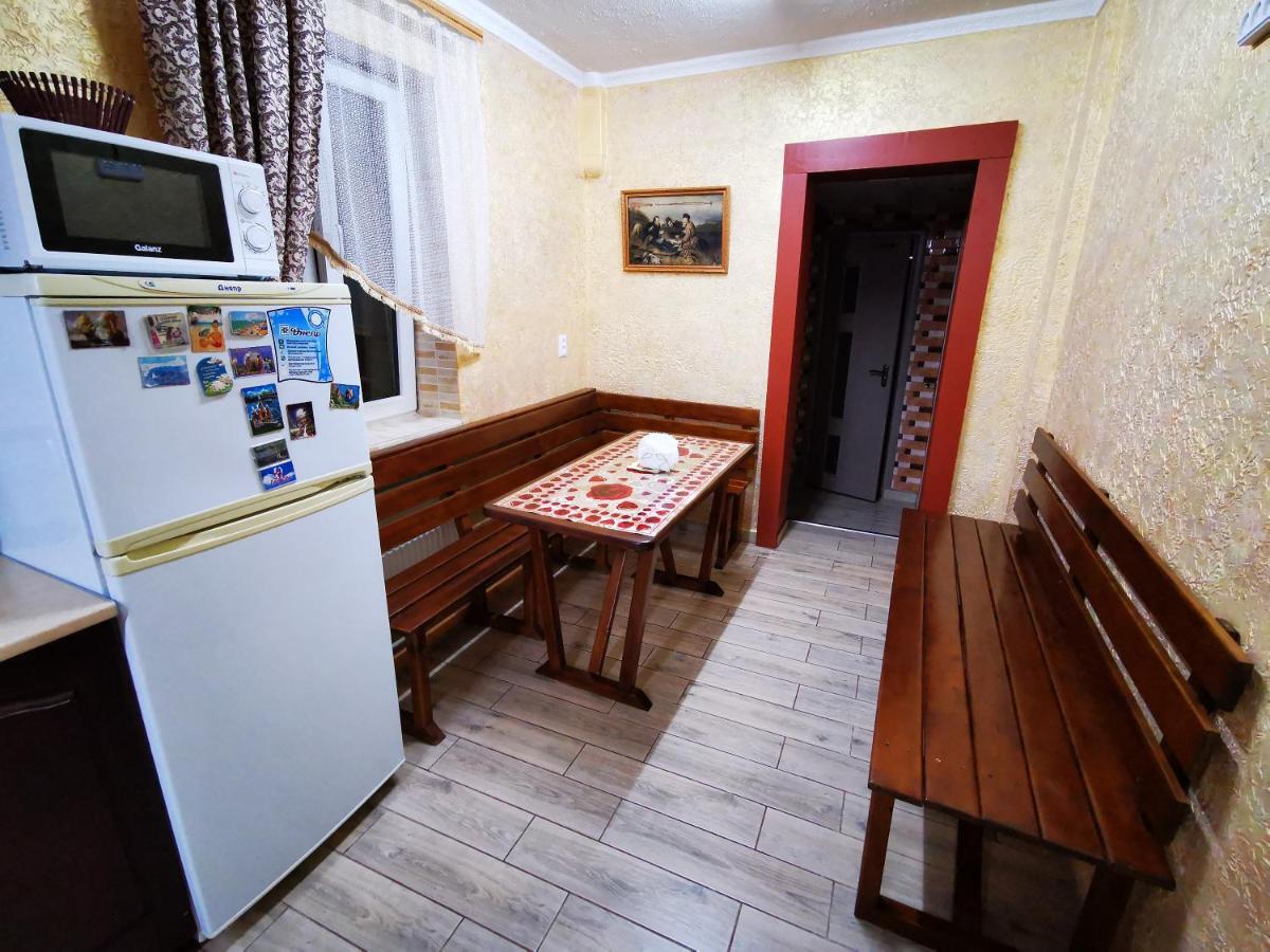 Міні Квартал Hotel Yahotyn Exterior photo