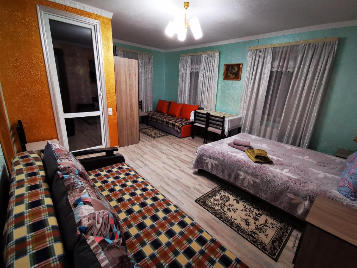Міні Квартал Hotel Yahotyn Exterior photo